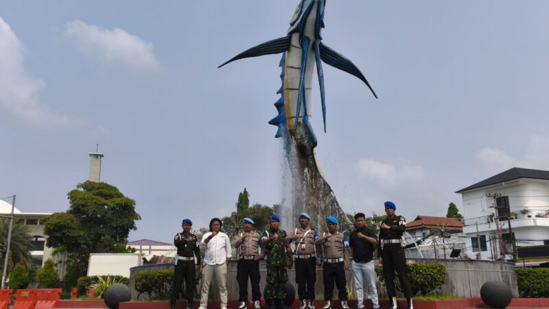 Propam Polres Pangandaran Bagikan 50 Paket Makan dalam Kegiatan Jum’at Berkah