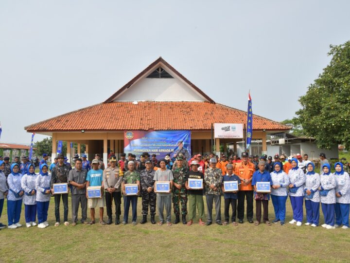 Kapolres Pangandaran Menghadiri Bhakti Sosial di Area PPI Cikidang Pangandaran Bersama Danlanal Bandung dan Dandim 0625