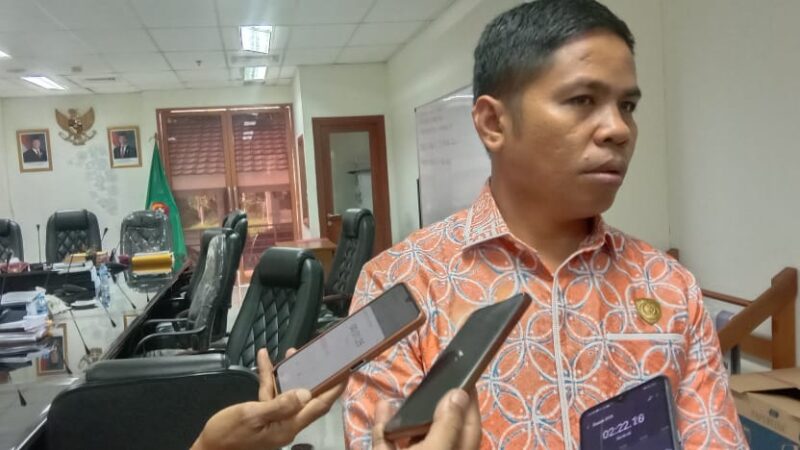 Komisi l DPRD Maluku, Rapat Bahas Jumlah Data e-KTP