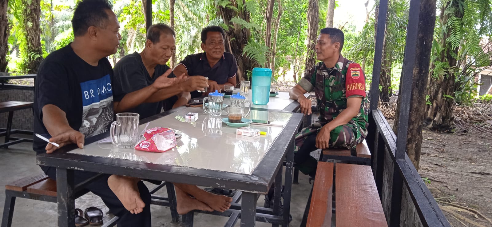 Musim Penghujan Tiba Babinsa Koramil 13/AN Himbau Warga Agar Selalu Waspada Banjir