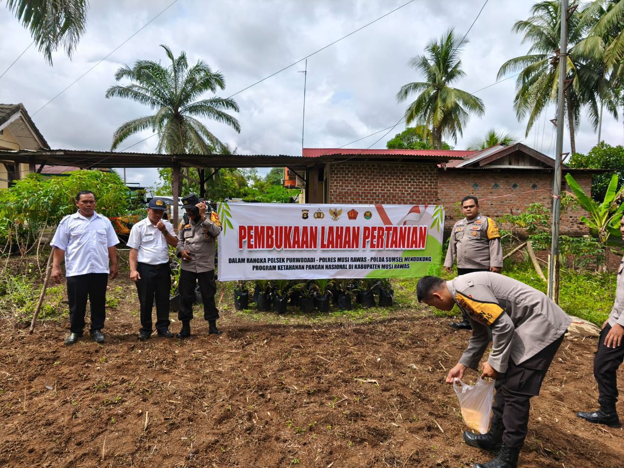 Sukseskan Program Presiden Asta Cita, Polres Musi Rawas Libatkan Bhabinkamtibmas Wujudkan Pekarangan Bergizi 