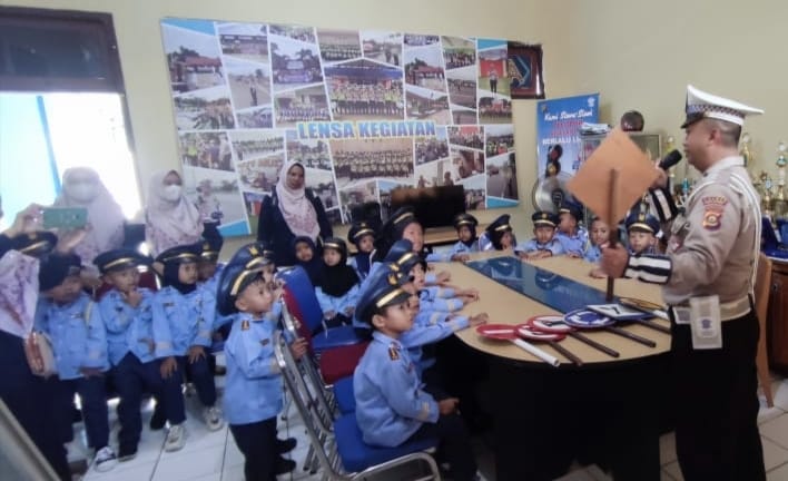 Terapkan Polisi Sahabat Anak, Satlantas Polres Musi Rawas Terima Kunjungan TK Aisyah