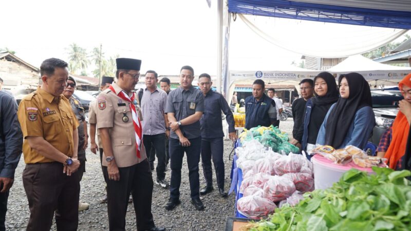 BUPATI AGUS ISTIQLAL IKUTI APEL BESAR HARI PRAMUKA KE-63