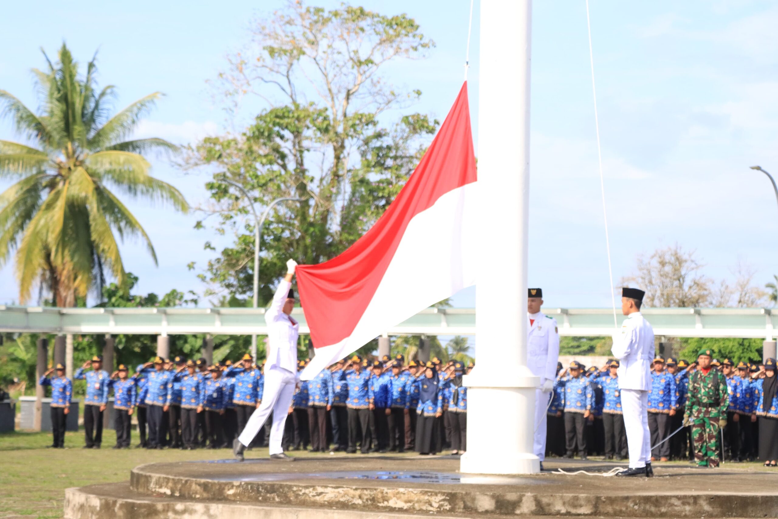 WAKIL BUPATI ZULQOINI SYARIF HADIRI UPACARA PARIPURNA BULANAN SEKALIGUS MEMPERINGATI HARI KESAKTIAN PANCASILA DAN SUMPAH PEMUDA 