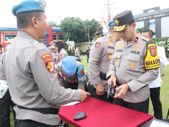 Wakapolda Sumsel Pimpin Langsung Pemeriksaan 2229 Pemegang Senpi Dinas