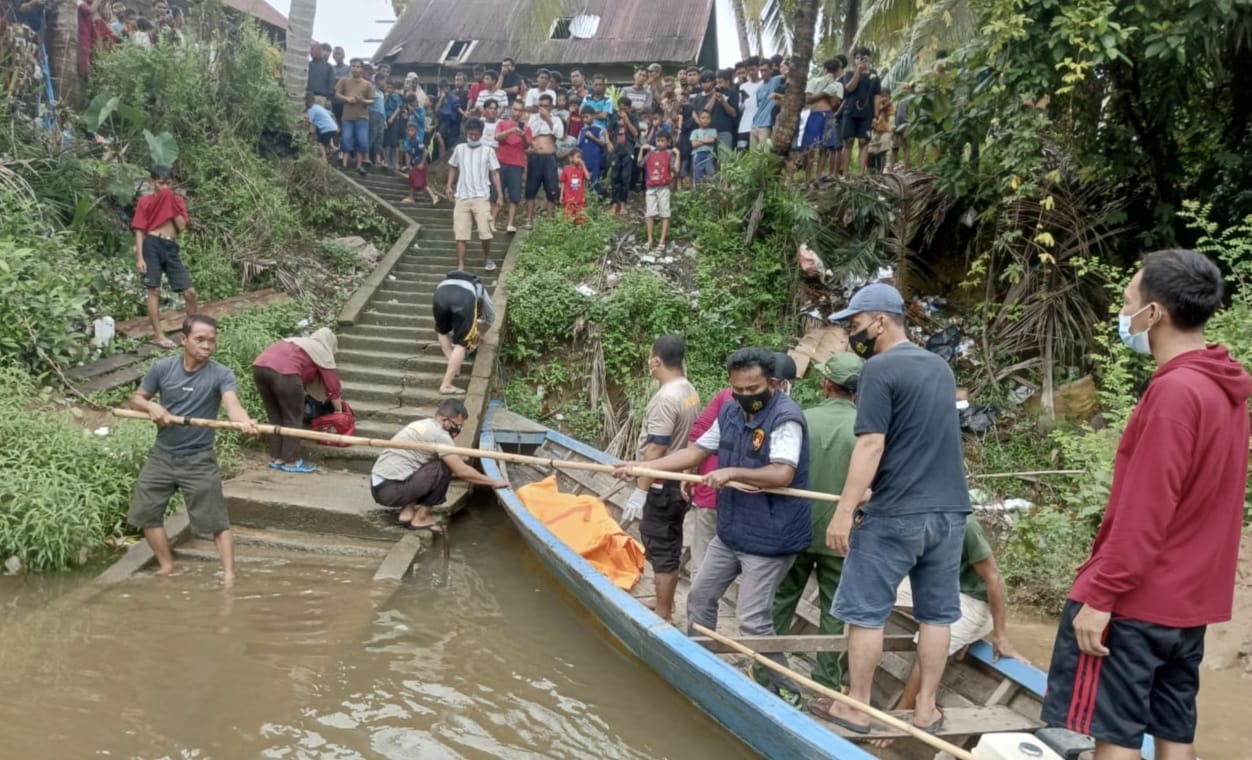 Diduga Tidak Bisa Berenang, Tim Indentifikasi Polres Musi Rawas Bantu Evakuasi Korban Tenggelam di Sungai Lakitan