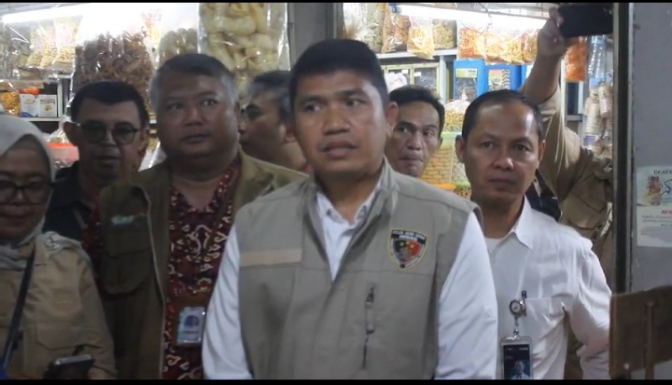 Menjelang Nataru 2024/2025 AKBP Dr Maruly Pardede Dampingi Kabid Humas Polda Jabar Bersama Satgas Pangan Mengecek Ketersediaan dan Stabilitas Harga Bahan Pokok 