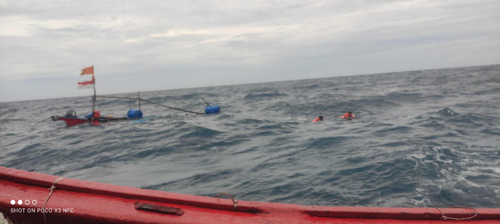 Tiga Nelayan Pangandaran Selamat dari Kecelakaan Laut di Teluk Pananjung