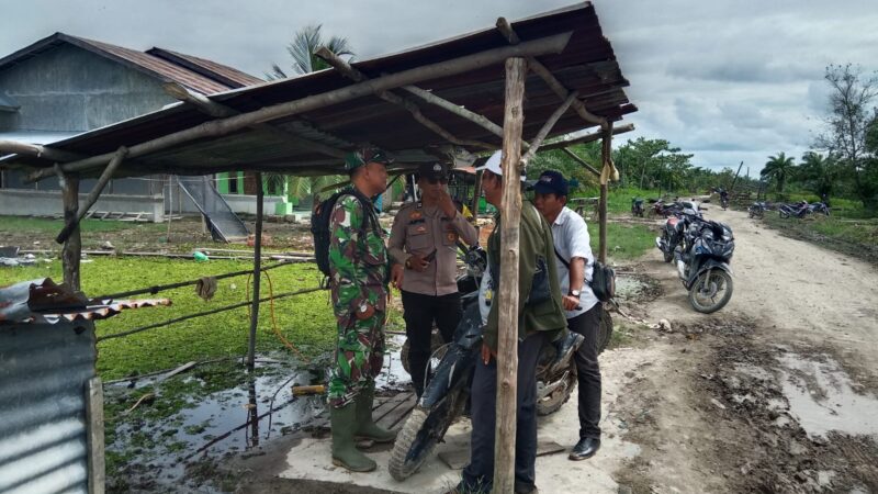 Koramil 04/Labuhan Bilik, “Sinergitas TNI – POLRI” Melaksanakan Komsos Bersama Masyarakat