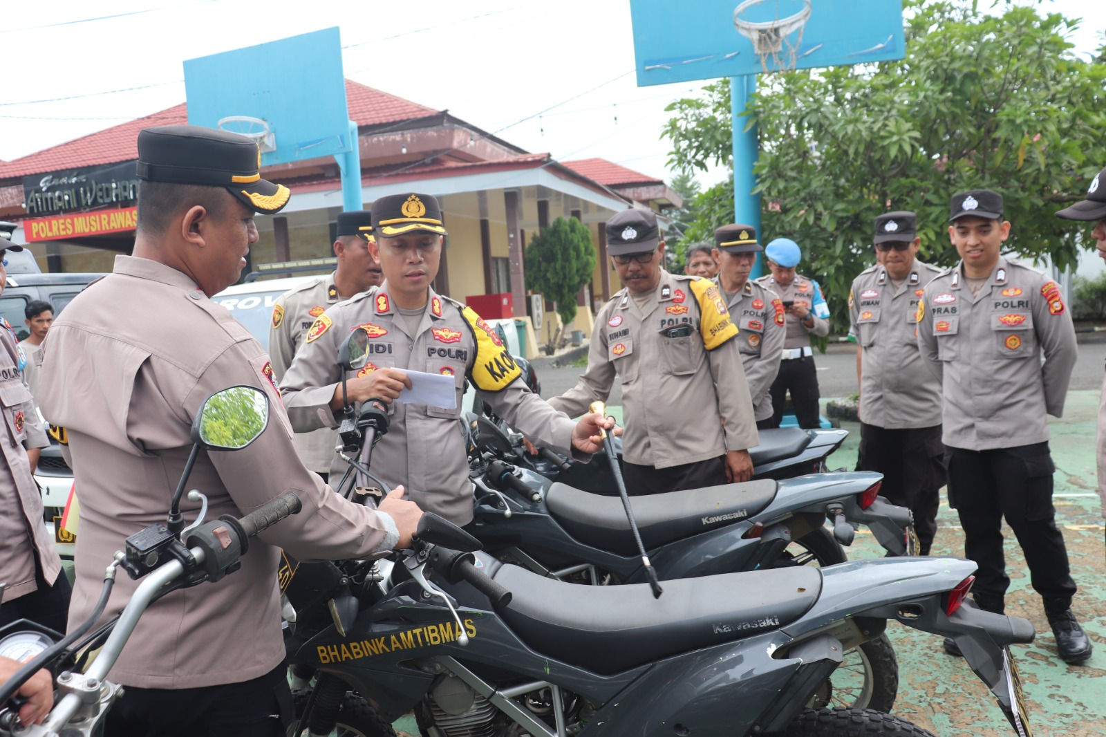 Tunjang Kinerja Dalam Memberikan Pelayanan Kepada Masyarakat, Kapolres Musi Rawas Pimpin Apel Pemeriksaan Kendaraan Dinas Personel