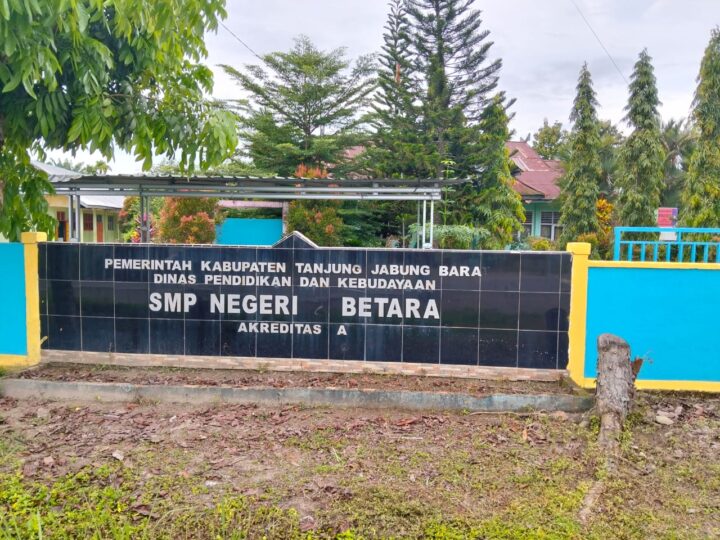 BUTUH PERHATIAN DARI PEMERINTAH, SMP 12 TANJABBAR (SMP 2 BETARA) KEKURANGAN GURU DAN RUANG BELAJAR