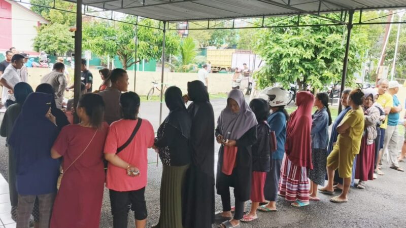 Kembali, Polres Musi Rawas Bersinergi Bulog Cabang Lubuklinggau Gelar Gerakan Pangan Murah di Polsek Tugumulyo, 20 Ton Beras Terjual