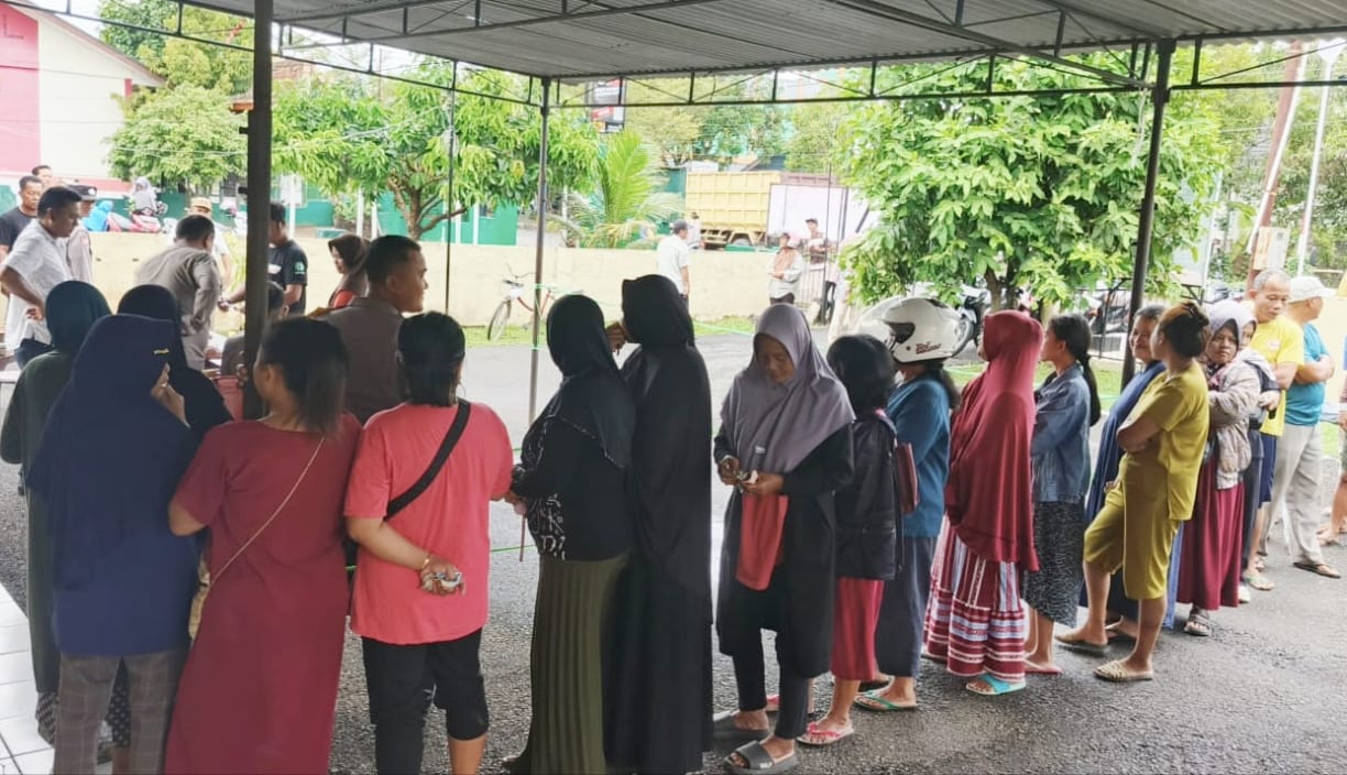 Kembali, Polres Musi Rawas Bersinergi Bulog Cabang Lubuklinggau Gelar Gerakan Pangan Murah di Polsek Tugumulyo, 20 Ton Beras Terjual
