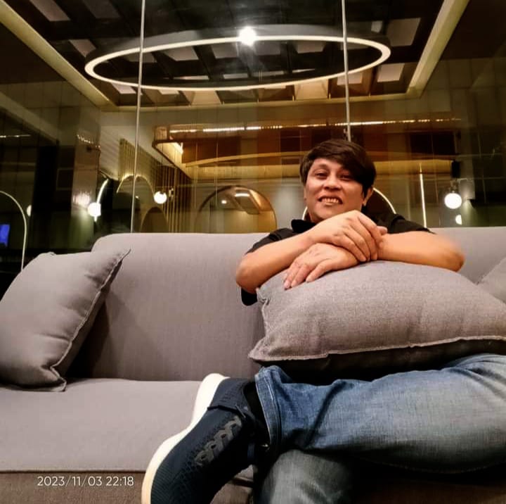 Renungan Malam di Desa Suro: Kedamaian di Balik Secangkir Kopi