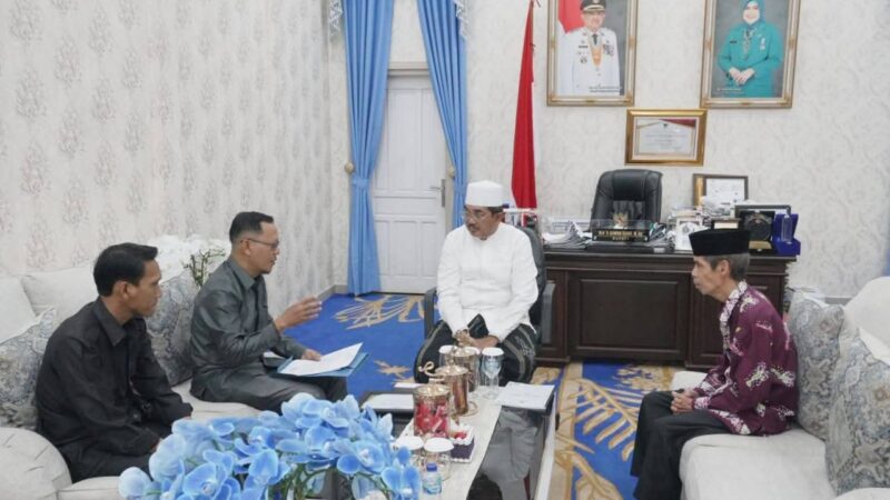 Bupati Tanjung Jabung Barat Terima Piagam Penghargaan Baznas Awards 2025