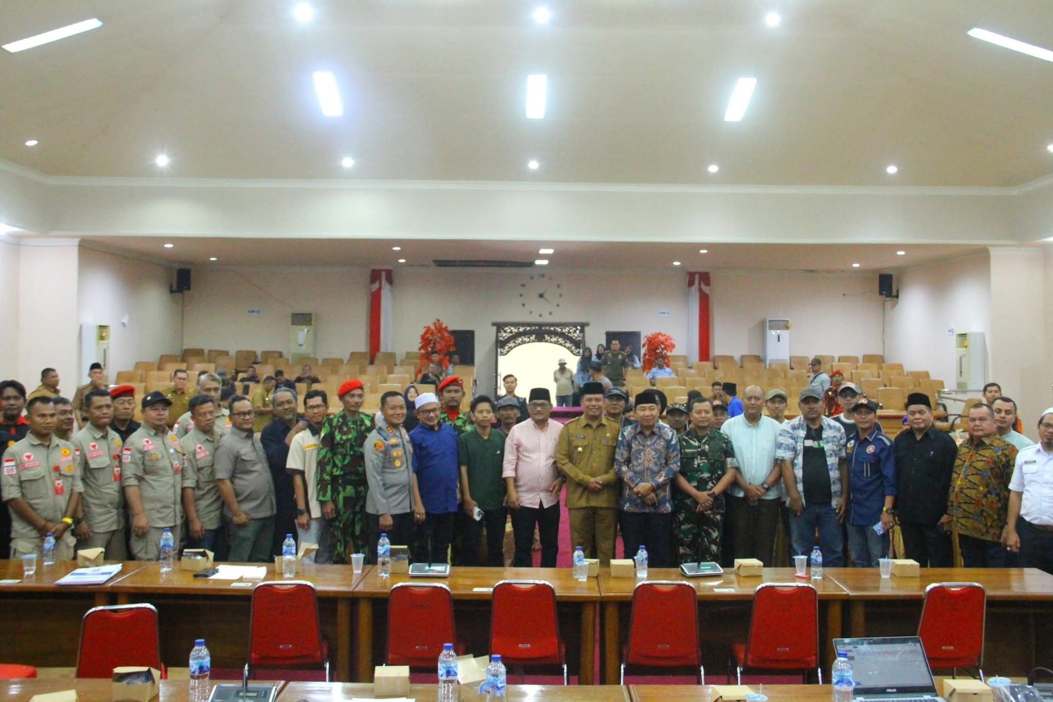 Wakil Bupati Hadiri RDPU DPRD Tanjab Barat Bersama LSM