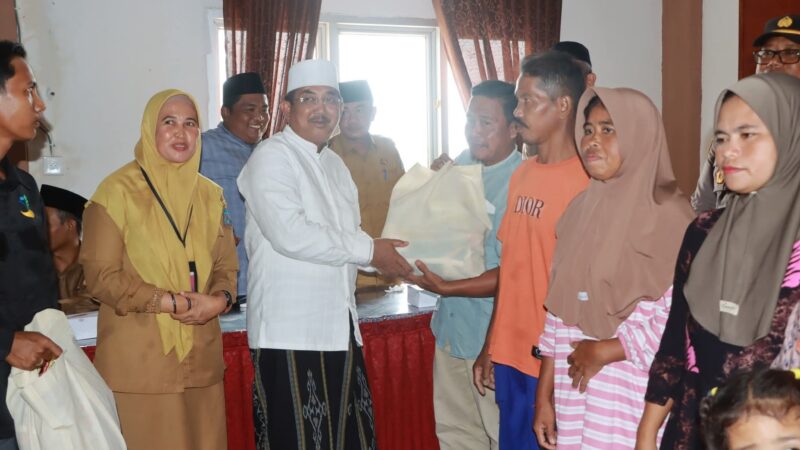 Bupati Anwar Sadat Serahkan Bantuan Sembako di Tiga Kecamatan, Wujudkan Kepedulian Pemerintah untuk Rakyat