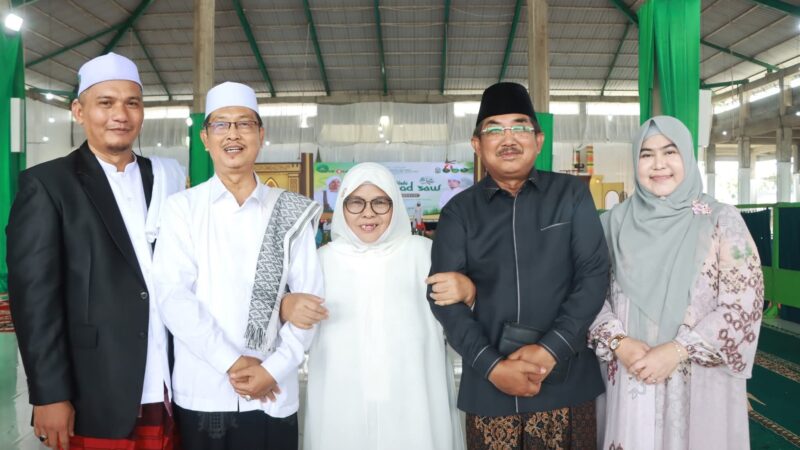 Bupati Anwar Sadat Hadiri Peringatan Maulid Nabi di Ponpes Kumpeh Daaru Attauhid