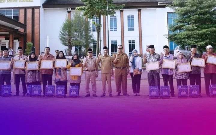 Wabup Kabupaten Musi Rawas Pimpin Apel Bersama Penyerahan Bingkisan Bagi ASN Memasuki Purna Tugas