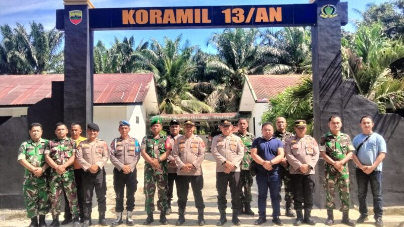 Polsek Bilah Hulu Beri Kejutan HUT TNI ke-80 di Koramil 13/Aek Nabara