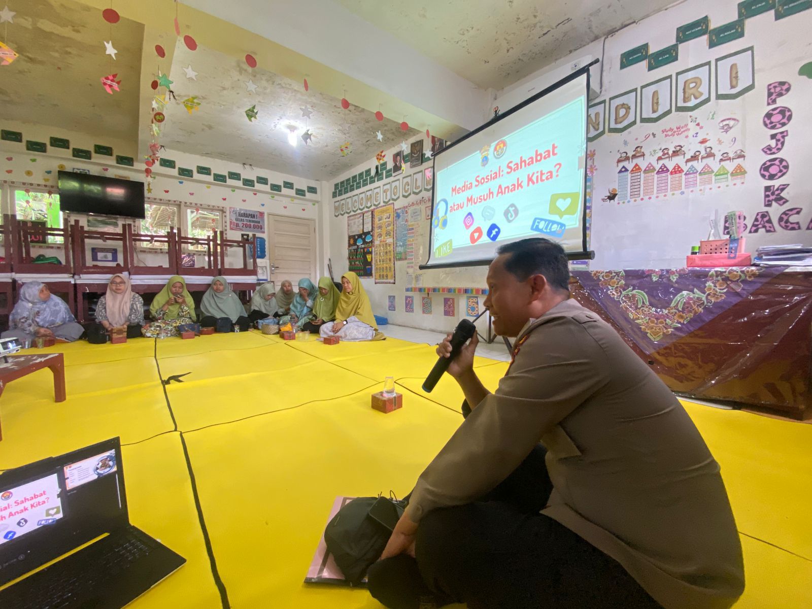 Polres Labuhanbatu Sosialisasikan Dampak Media Sosial Bagi Anak di SD IT Robbani Rantauprapat