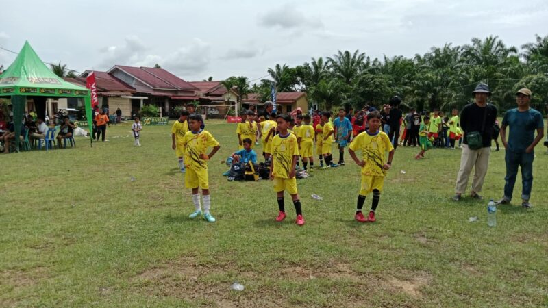 Family Furniture U- 11 :  360 Pesepak Bola Usia Muda Adu Skill 