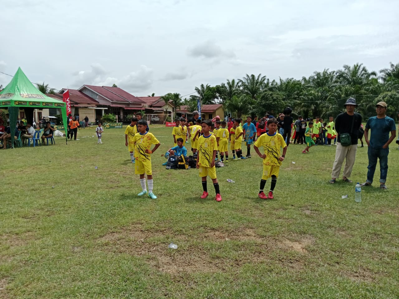 Family Furniture U- 11 : 360 Pesepak Bola Usia Muda Adu Skill