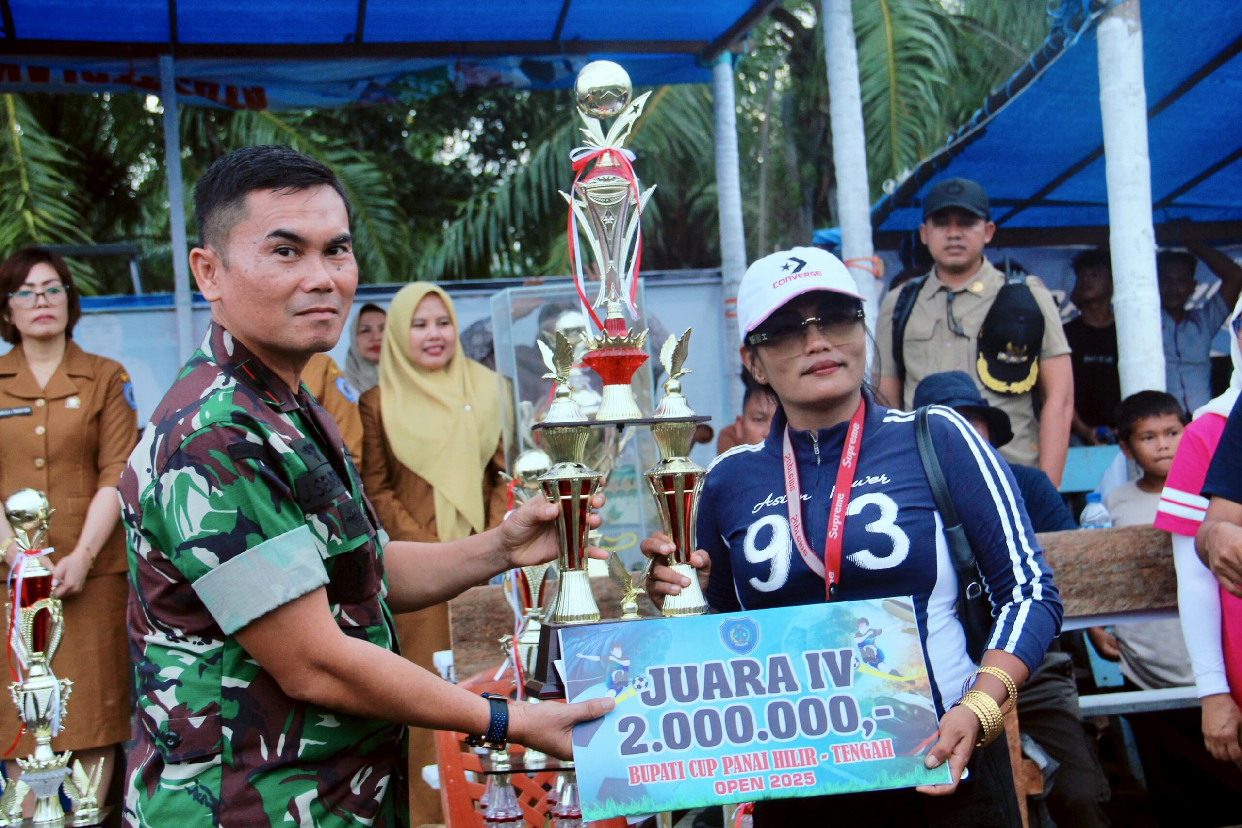 Bupati Maya Tutup Turnamen Sepakbola Bupati Cup 2025, Khoirul Ulum FC Sebagai Juara 