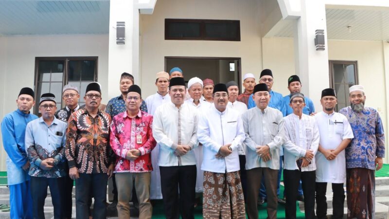 Safari Jumat di Desa Suban, Bupati Anwar Sadat Resmikan Masjid Anwar Sadat dan Berbagi Bantuan