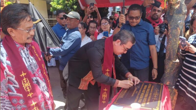Gubernur Resmikan Baileo Hena Hatutelu Negeri Piru