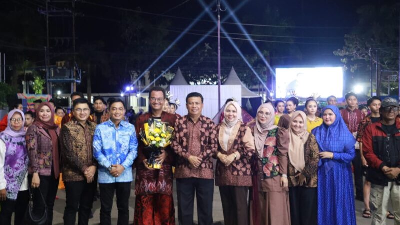 Wakil Bupati Tanjab Barat Hadiri Tungkal Fashion Street 2, Peringati Hari Batik Nasional