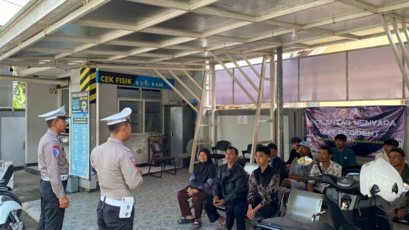 Polantas Menyapa, Polres Pangandaran dan Samsat Kabupaten Pangandaran Edukasi Masyarakat Soal Mekanisme Perpanjangan STNK Lewat Aplikasi SIGNAL