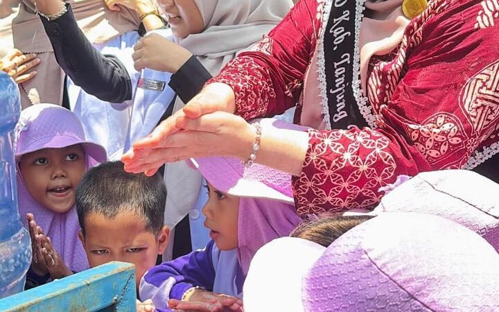 Bunda PAUD Tanjab Barat Sosialisasikan dan Praktik Cuci Tangan Pakai Sabun Bersama Anak PAUD KB Al Ihsan
