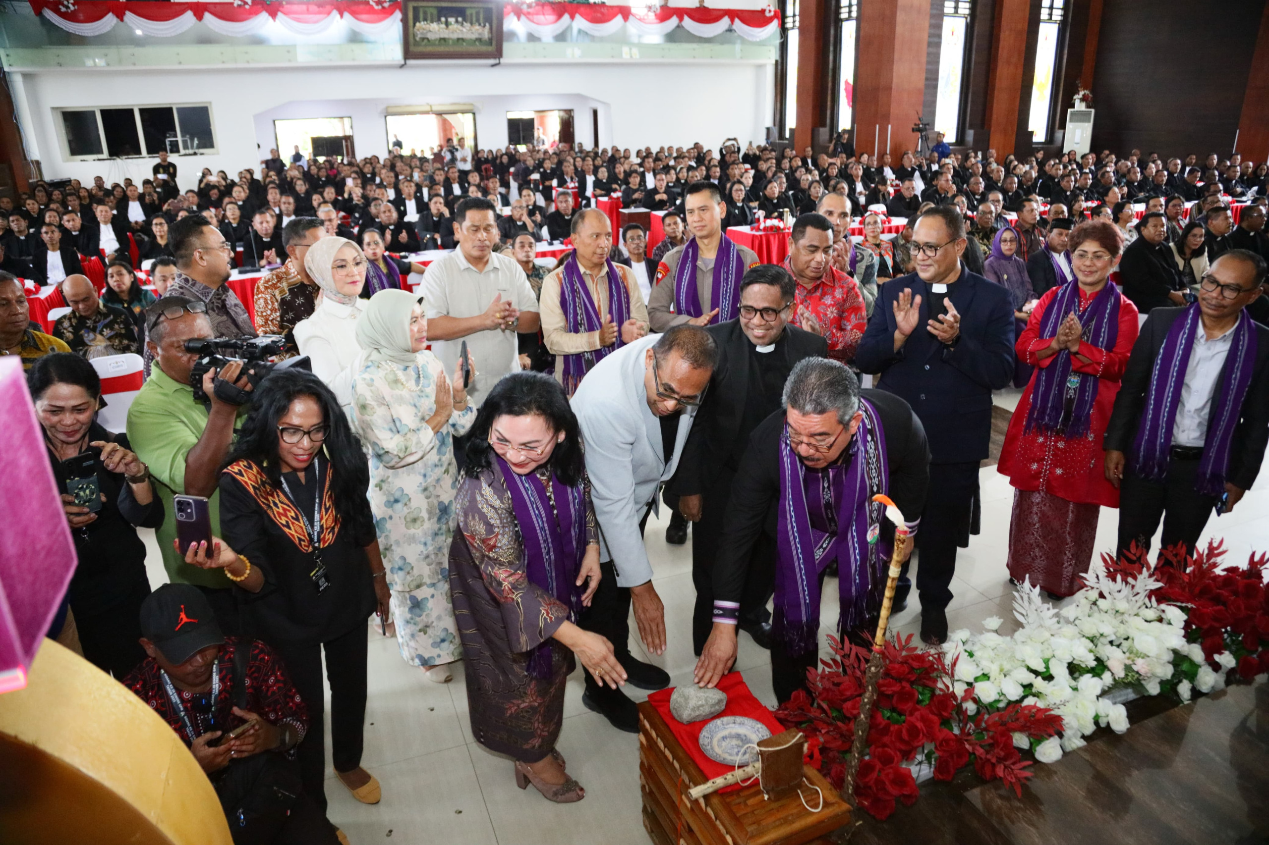 Gubernur Buka Sidang Sinode GPM ke-39; Maknai Spirit Hidup Orang Basudara