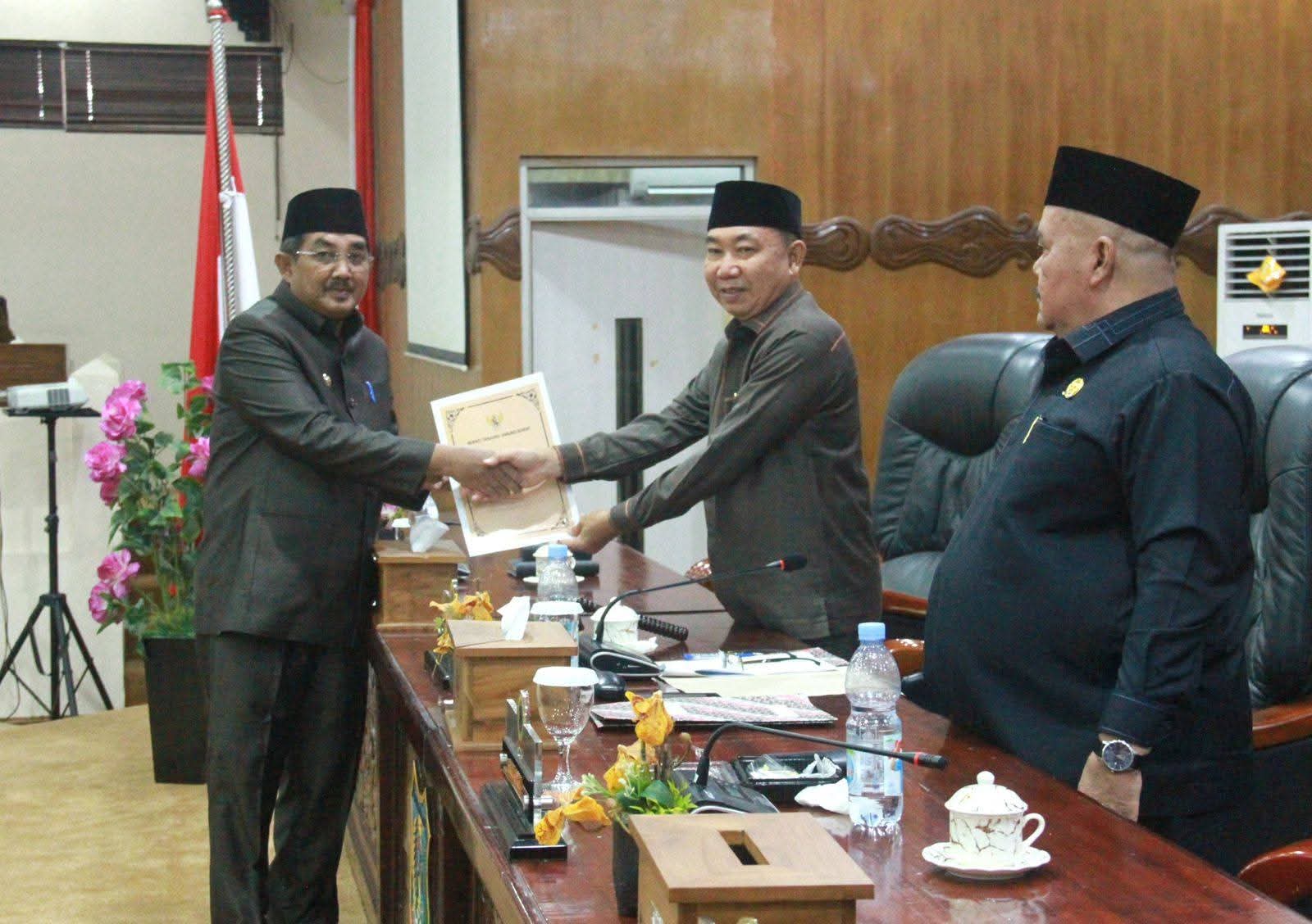 Bupati Anwar Sadat Tegaskan Komitmen Perkuat Tata Kelola Pemerintahan, Lima Ranperda Tanjab Barat Resmi Disahkan