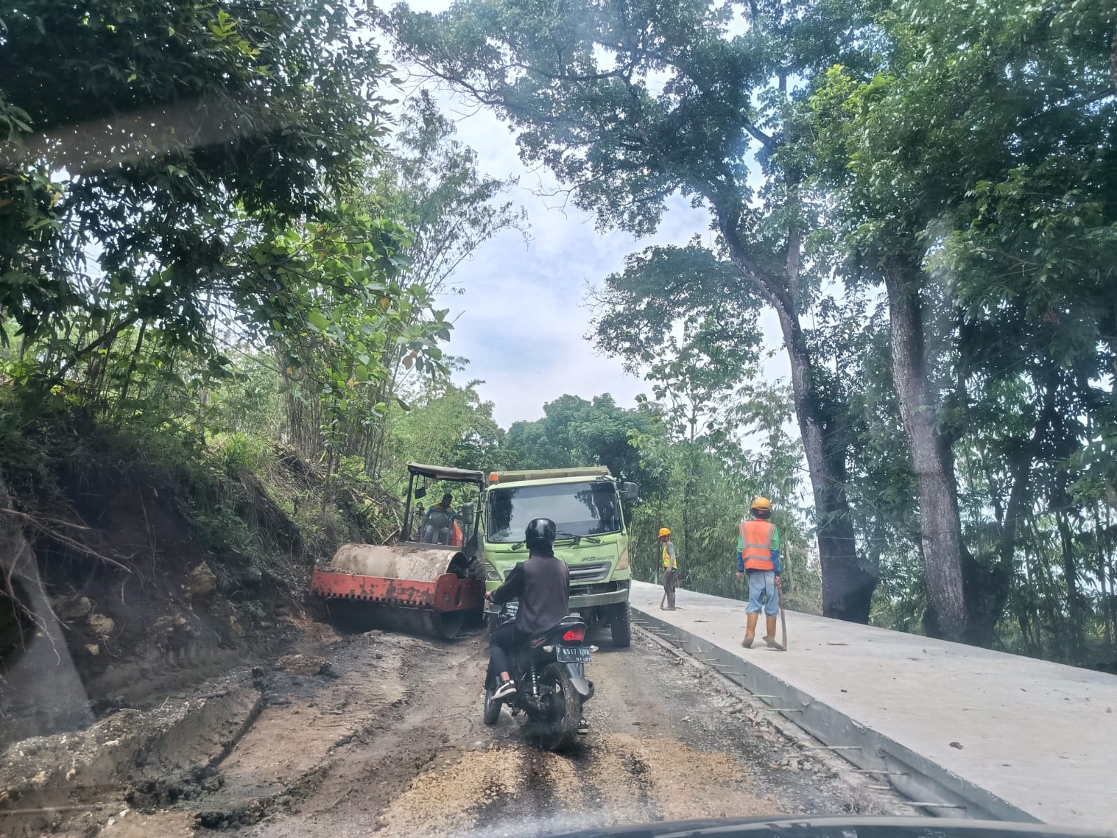Anggota DPRD Kab. Sukabumi Andri : Dorong Pemkab Sukabumi Prioritaskan Perbaikan Jalan di Wilayah Pajampangan