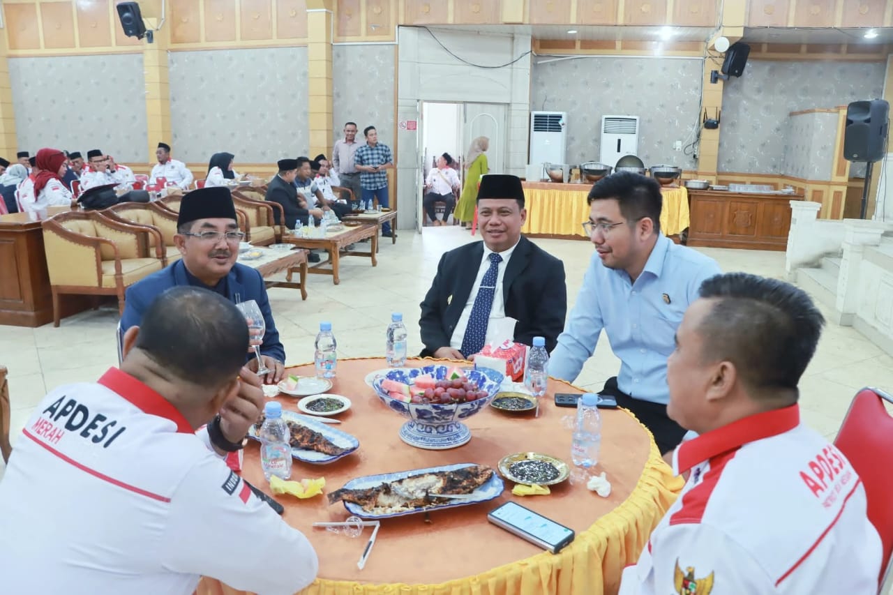 Bupati Anwar Sadat Lantik Pengurus APDESI Merah Putih Tanjung Jabung Barat 2025-2030, Komitmen Tingkatkan Kolaborasi Pemerintah Desa dan Kabupaten