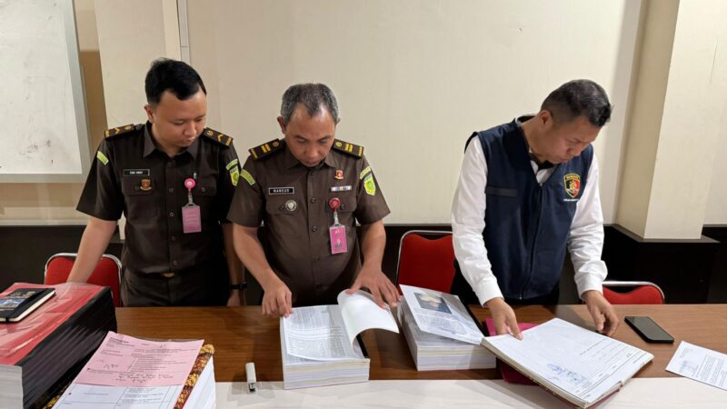 Polda Gorontalo Serahkan Berkas Perkara Tersangka Korupsi RE Ke JPU 