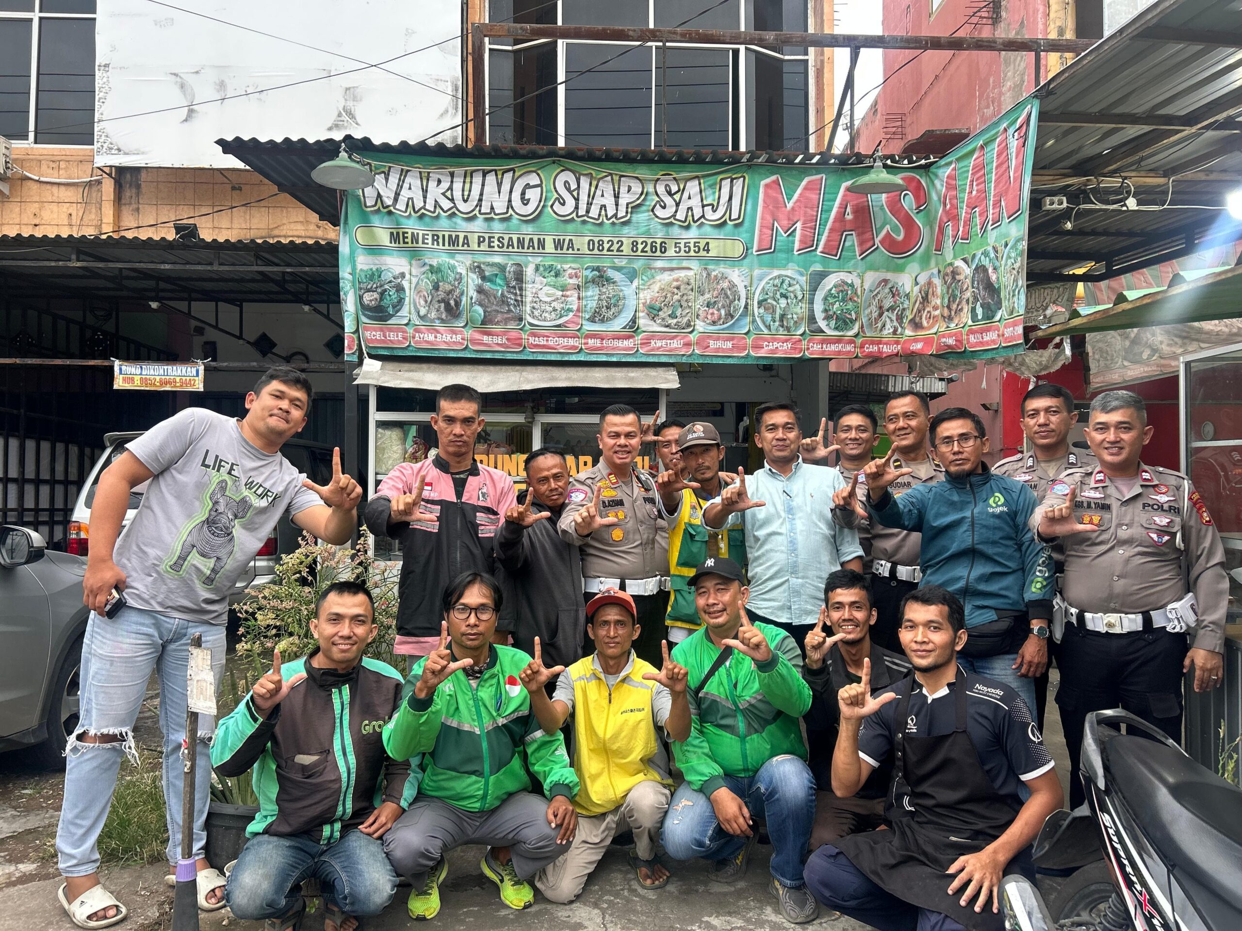 Ojol Menjadi Pelopor keselamatan. Disiplin Menggunakan Helm SNI, Disampaikan Polres Lubuklinggau Ngopi Bareng Bersama Komunitas Ojek Online 
