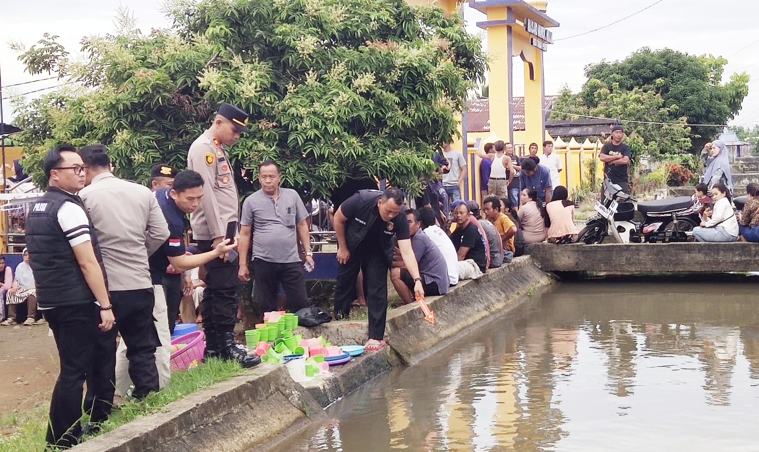Korban Tenggelam di Irigasi Desa Tanah Periuk, Diduga Sakit Kambuh,Tim Indentifikasi Polres Musi Rawas dan Polsek Muara Beliti Sigap Evakuasi