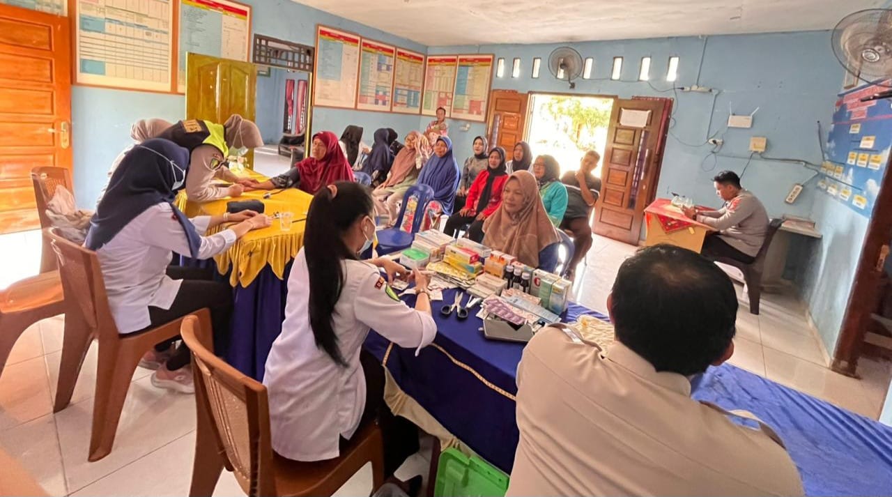 HUT Korpri ke-54 Hadir Ditengah Masyarakat, ASN Polres Musi Rawas Gelar Pengobatan Gratis di Desa Pedang