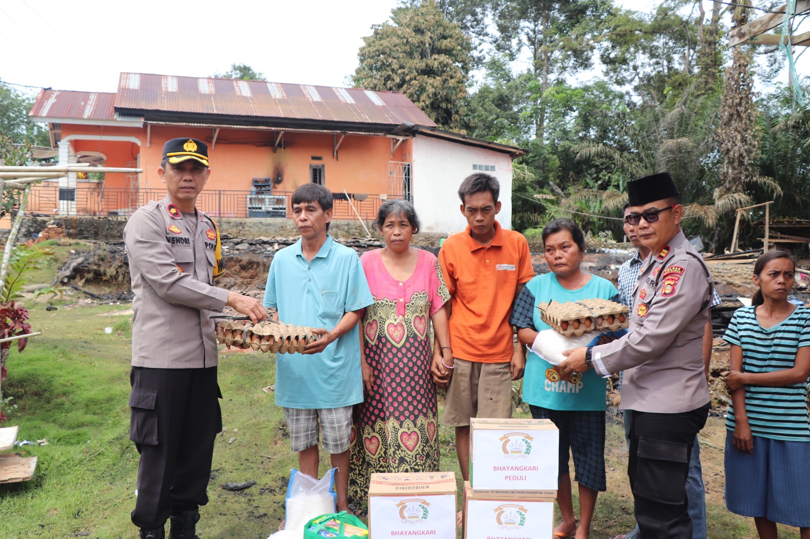 Merasa Terpanggil Sekaligus Peduli Sesama, Polres Musi Rawas Salurkan Bantuan Sembako Ringankan Beban Korban Kebakaran