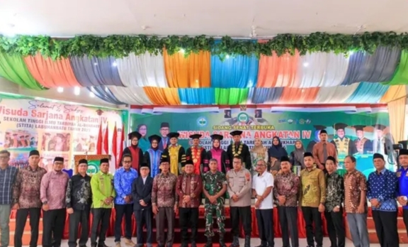 WABUP HADIRI WISUDA SARJANA ANGKATAN IV STITA LABUHANBATU