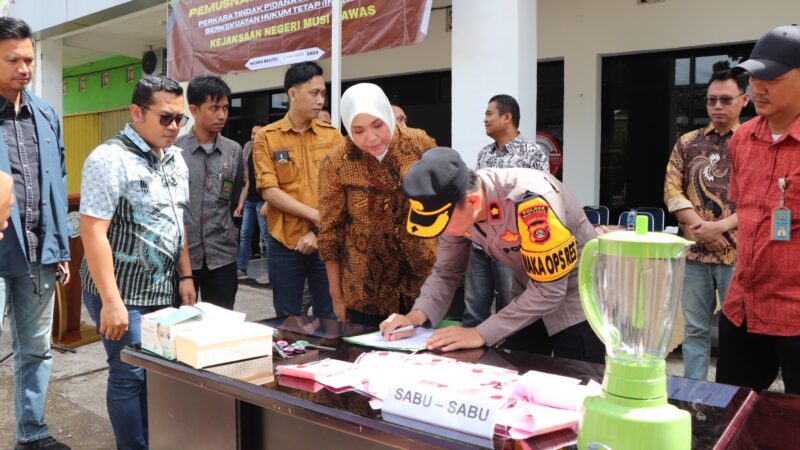 Bentuk Sinergitas, Wakili Kapolres Musi Rawas, Wakapolres Hadiri Pemusnahan Barang Bukti di Kejaksaan Negeri Musi Rawas