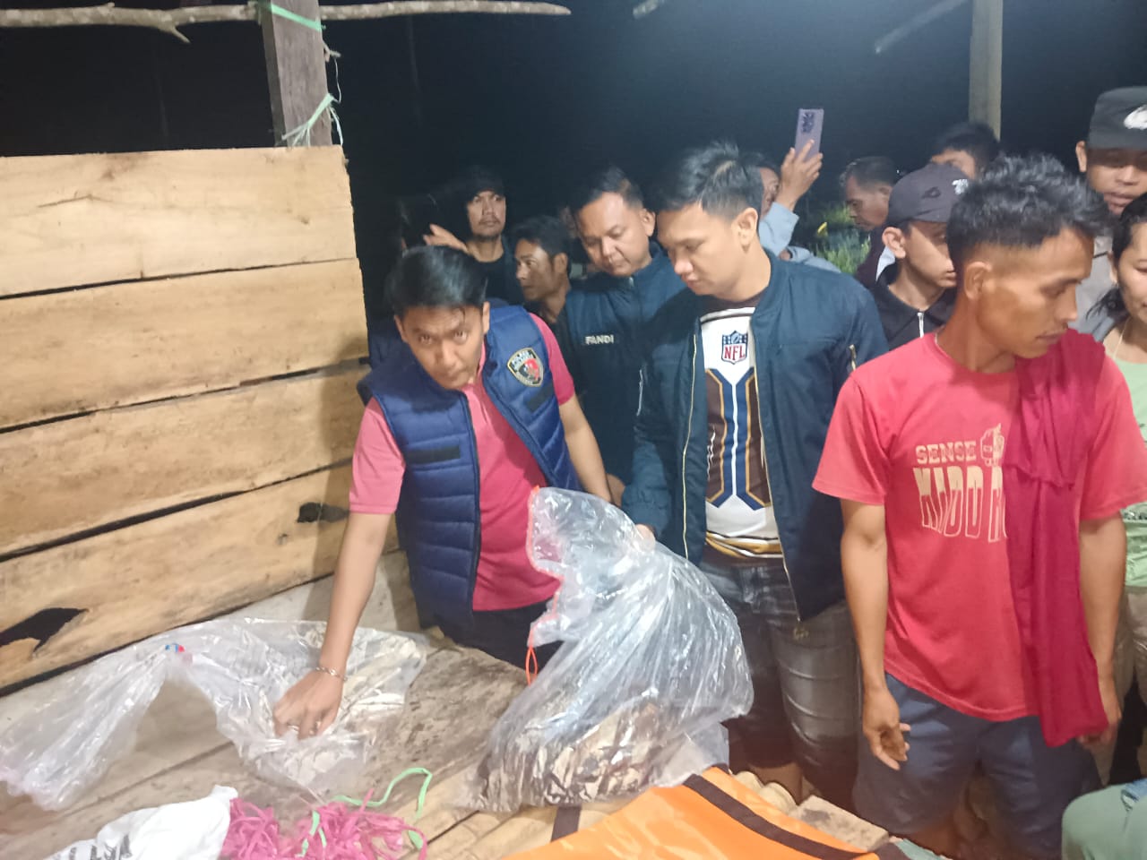 Diduga Kerangka Almarhum Kelvin Ditemukan, Tim Indentifikasi Polres Musi Rawas dan Polsek Muara Kelingi Sigap Evakuasi Kerangka di Sungai Kelingi Desa Remayu