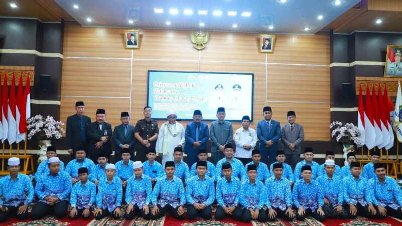 Bupati Anwar Sadat Lepas Kafilah MTQ Tanjab Barat, Ajak Teladani Semangat Pahlawan dalam Kesungguhan dan Kesabaran