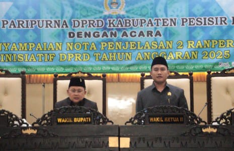 WAKIL BUPATI IRAWAN TOPANI HADIRI RAPAT PARIPURNA DPRD DENGAN AGENDA JAWABAN FRAKSI-FRAKSI ATAS TANGGAPAN PEMERINTAH TERHADAP DUA RANPERDA INISIATIF DPRD