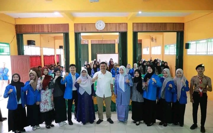 Menjadi Narasumber Seminar IAI An-Nadwah Kuala Tungkal, Wabup Katamso Sampaikan IPM dan Perekonomian Di Tanjab Barat