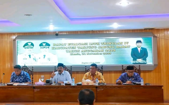 Bupati dan Wakil Bupati Tanjab Barat Pimpin Rapat Evaluasi Progres Sementara LPPK Triwulan IV Tahun 2025