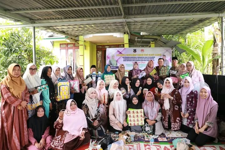 Ketua Dekranasda Hj. Fadhilah Sadat Dorong Ekonomi Kreatif: Limbah Plastik Disulap Jadi Kerajinan Bernilai Ekonomi